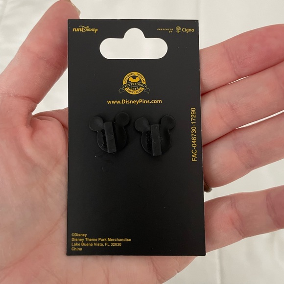 RunDisney 2018 Marathon Weekend Half Marathon Pin - Picture 3 of 5